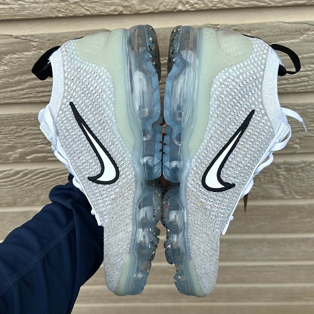 Nike Air Vapormax 2021 FK Flyknit White Black GS 6.5Y - Picture 4 of 8